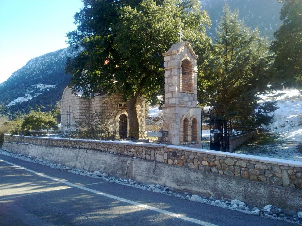 Hani Zemenou Arachova Buitenkant foto